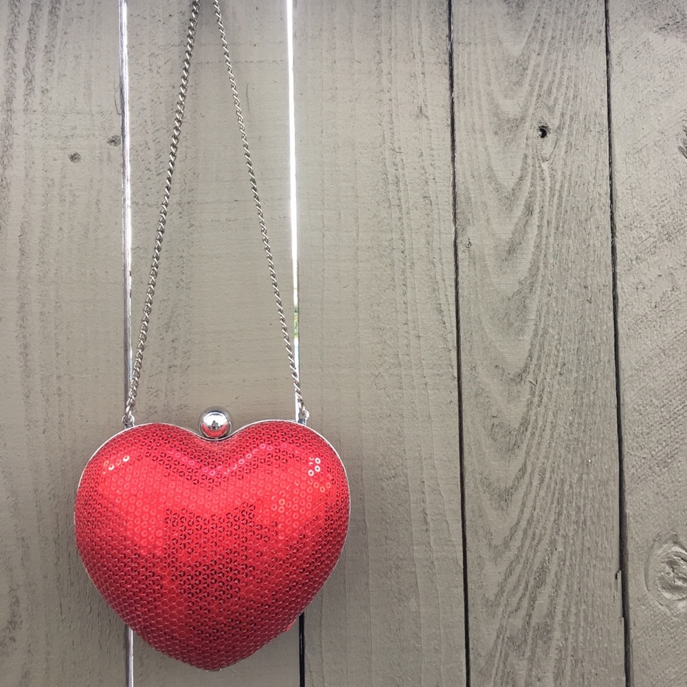 Small heart shaped sequin kiss lock coin purse